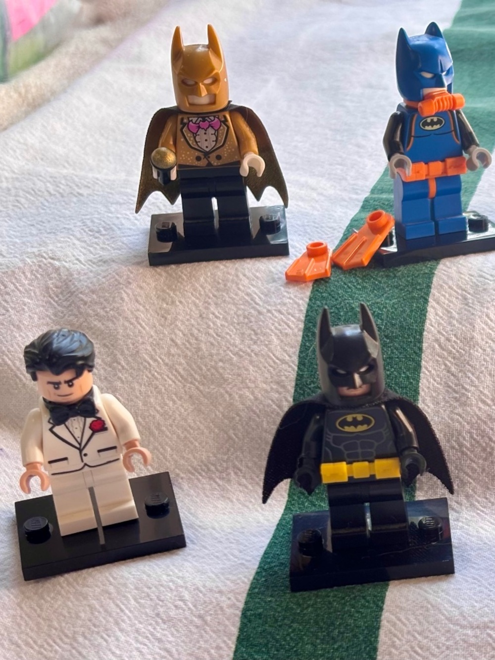 Bundle of 7 BATCAVE-BREAK-IN Minifigures & 2 penguins 70909 LIKE NEW!